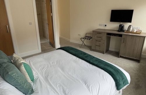 Shrewsbury Apartment | Class Stays - Room 4