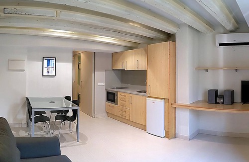 Gothic Quarter Apartment | CLASSBEDROOM GOTHIC LAS RAMBLAS 4