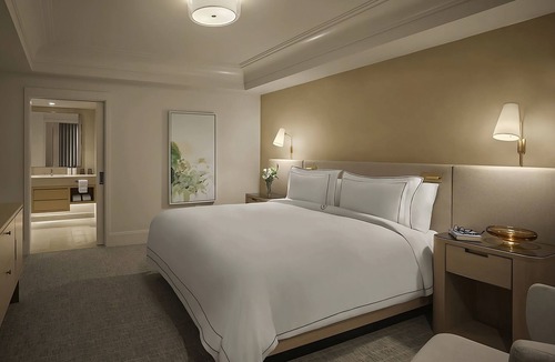 Back Bay East Hotel | Classic 1 Bedroom Suite at The Newbury Boston!