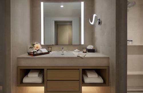 Back Bay East Hotel | Classic 1 Bedroom Suite at The Newbury Boston!