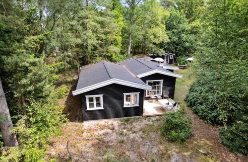 Nykobing Sjaelland House | Classic 1937 Cottage On A Natural Plot