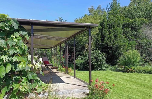 Otaki House | Classic 1960s home amongst native trees