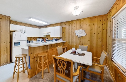 Ocean Sands Condo | Classic 3BR 2nd-Floor | Balcony | Pool