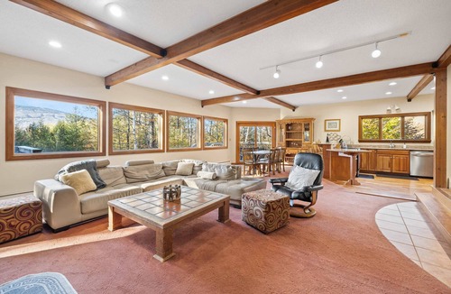 Ludlow House | Classic 5-BR Vermont Ski Home | 5 Min to Okemo