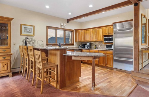 Ludlow House | Classic 5-BR Vermont Ski Home | 5 Min to Okemo