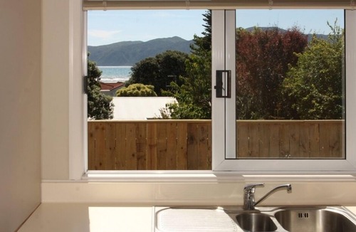Paraparaumu Beach House | Classic 50’s Beach Bach - Handy to Everything