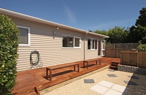 Paraparaumu Beach House | Classic 50’s Beach Bach - Handy to Everything