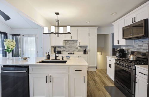 Naperville House | Classic: 5BR-3BT Spacious Modern House!