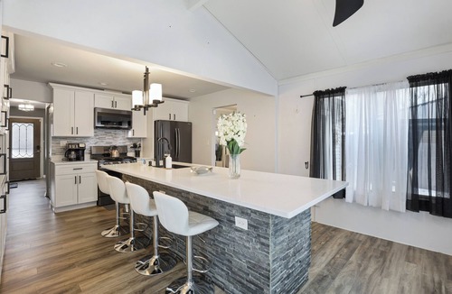 Naperville House | Classic: 5BR-3BT Spacious Modern House!