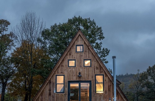 Rumney Cabin | Classic A-Frame Mtns River Hot Tub