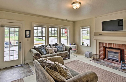 Aberdeen Apartment | Classic Aberdeen Apt 1 Mi to Riverfront Park!