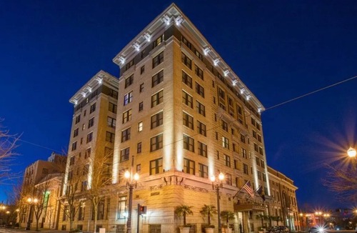 Goose Hollow Apartment | Classic and Elegant Studio Suite | Pet-Friendly