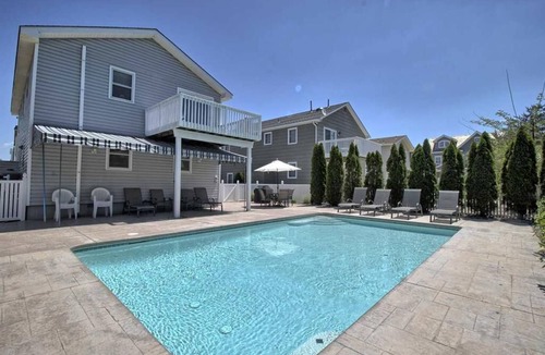 Avalon House | Classic Avalon upside-down style house with a ocean view just 4 houses from the beach. Sleeps up to 10