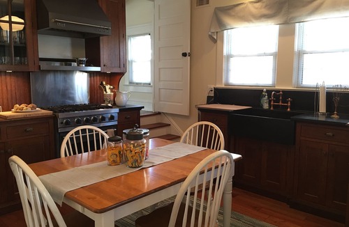 Avon House | CLASSIC BAYHEADER! 5 min walk to Beach. 4 Bedrms. Sleeps 8.