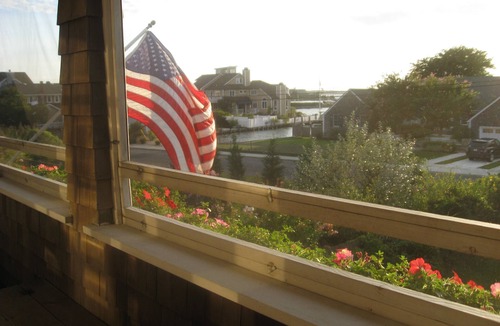 Avon House | Classic Bayheader with Pool & 4 minute Walk to Beach