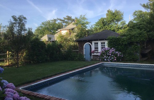 Avon House | Classic Bayheader with Pool & 4 minute Walk to Beach