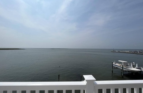 Beach Haven Gardens Apartment | Classic beach house on the bay