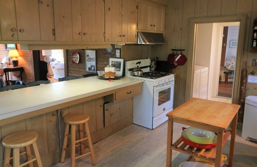 Kennebunk House | Classic Beach Cottage - 4 Min Walk to Beachn6/27-7/3 - Friday Checkout Offered
