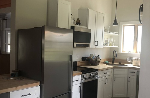 Point Judith Cottage | Classic Beach Cottage, Steps to Ocean Break.