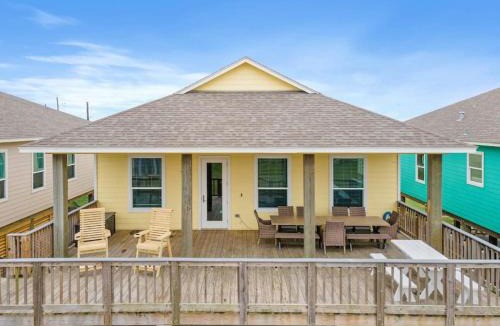 Surfside Beach House | Classic Beach Home Near Beach and Pier with Huge Deck