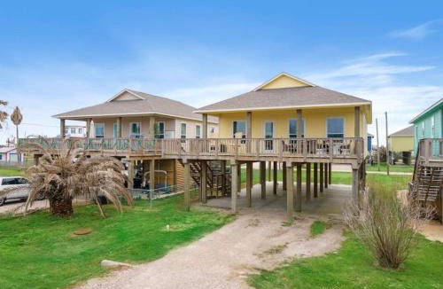 Surfside Beach House | Classic Beach Home Near Beach and Pier with Huge Deck