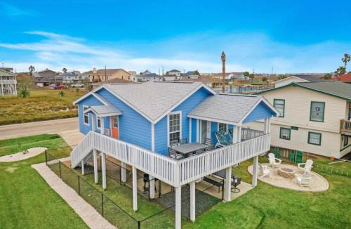 Jamaica Beach House | Classic beach house with perfect location, deck and fire pit