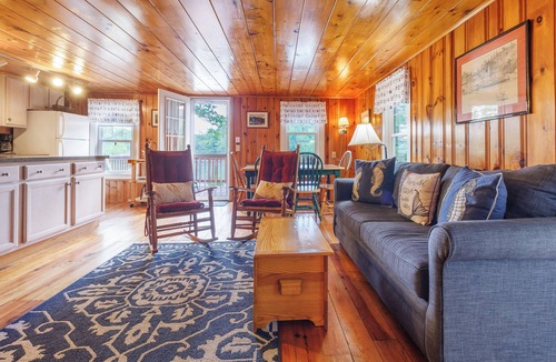 West Boothbay Harbor Cottage | Classic Boathouse - 2BD Waterfront Cottage - Dock & Float Access