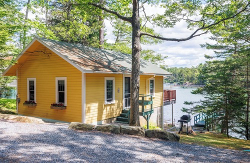 West Boothbay Harbor Cottage | Classic Boathouse - 2BD Waterfront Cottage - Dock & Float Access