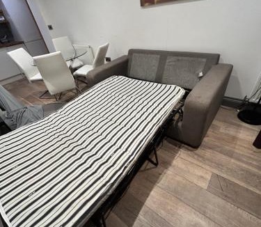 Camberwell Apartment | CLASSIC BRIXTON CITY APARTMENT