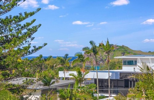Cabarita Beach House | Classic Caba - Oceanview 5 Bedder by uHoliday