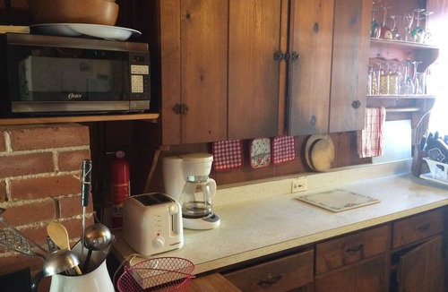 West Dennis Cottage | Classic Cape Cod Cottage - Steps from Beach!