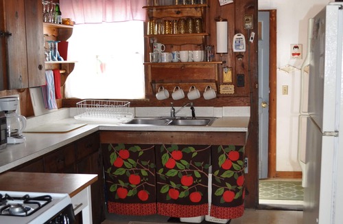 West Dennis Cottage | Classic Cape Cod Cottage - Steps from Beach!