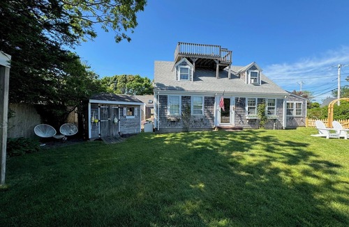 Hyannis House | Classic Cape Steps from the Beach