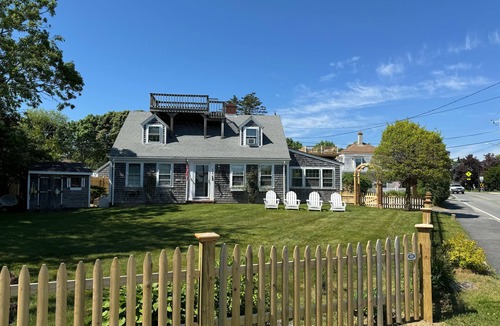 Hyannis House | Classic Cape Steps from the Beach