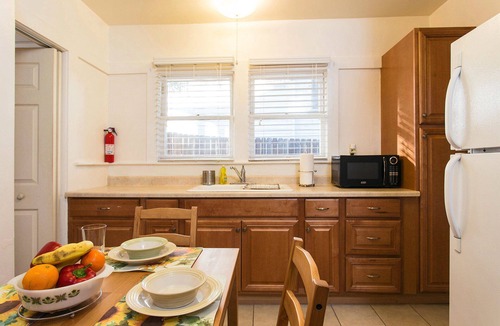 Hollywood Apartment | Classic & Central Hollywood Retreat with Porch and Garden