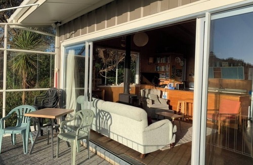 Leigh House | Classic charm at Denee family bach