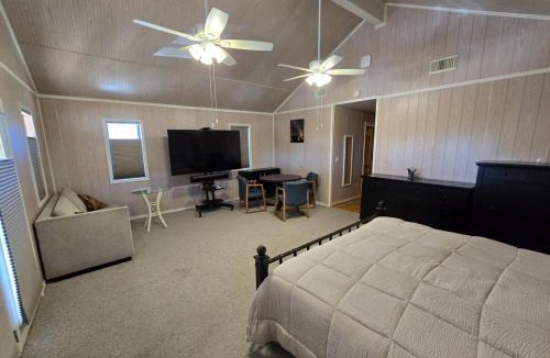 Canyon Lake Apartment | Classic Charm Close to Lake 2