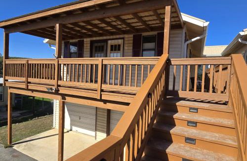 Canyon Lake Apartment | Classic Charm Close to Lake 2