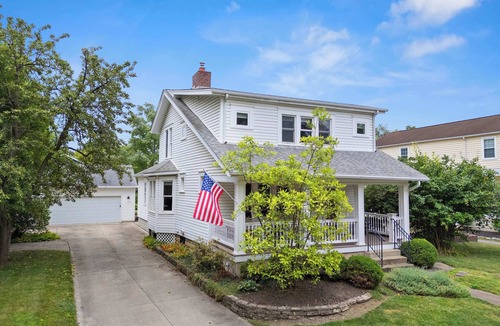 Grandview Heights House | Classic Charm on Ashland – For 8