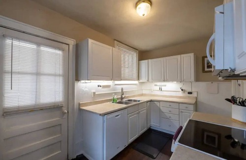 Clifton Heights House | Classic City Townhouse! safe, quite and great location!nn