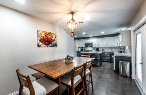 Bay Area House | Classic Coastal Getaway Sleeps 34 - 2 Homes 2 Pools