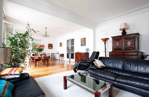Quartier de l'Ecole-Militaire Apartment | Classic Comfort, by Veeve
