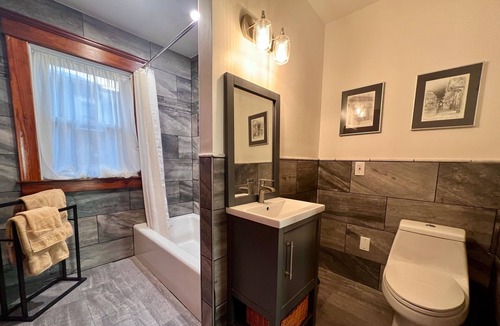 Greenfield Apartment | Classic Comfort in Greenfield