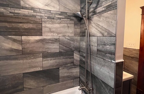 Greenfield Apartment | Classic Comfort in Greenfield