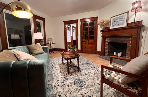 Greenfield Apartment | Classic Comfort in Greenfield