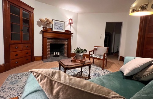 Greenfield Apartment | Classic Comfort in Greenfield