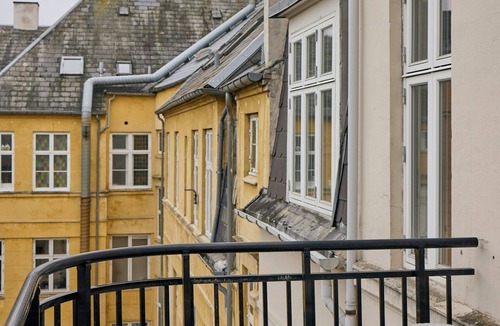 Frederiksberg C Apartment | Classic Copenhagen flat with large terrace