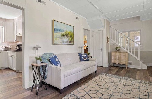 Lakeside House | Classic Cottage w/Hot Tub, Steps from the Beach