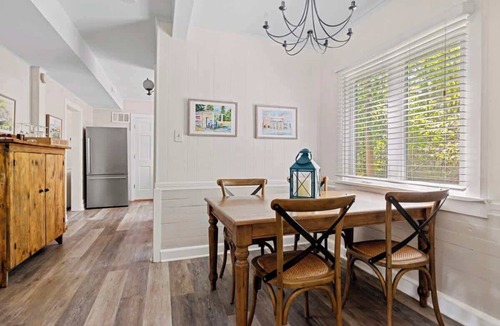 Lakeside House | Classic Cottage w/Hot Tub, Steps from the Beach