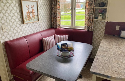 Jamestown House | Classic Country Home - Great for Gatherings!